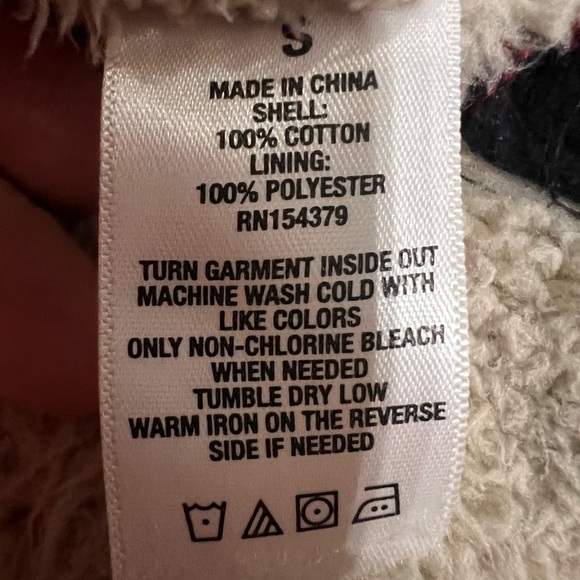 Aeropostale Red and Black Plaid Sherpa lined Shacket side pockets size Small - Picture 4 of 5